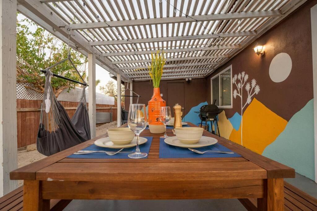 Palm Vista Retreat *Hot Tub/Cowboy Pool/Hammocks* Villa Joshua Tree Exteriör bild