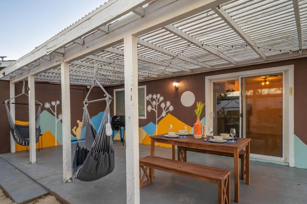 Palm Vista Retreat *Hot Tub/Cowboy Pool/Hammocks* Villa Joshua Tree Exteriör bild
